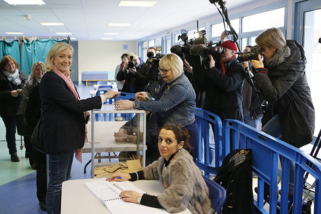 Γαλλία: Περιφερειακές εκλογές στη «σκιά» της ακροδεξιάς