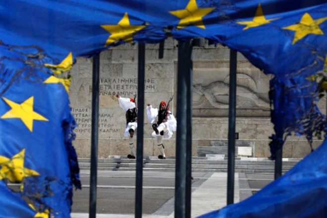 Επιστολή οικονομολόγων στους FT: Δώστε στην Ελλάδα ελπίδα και όχι απόγνωση