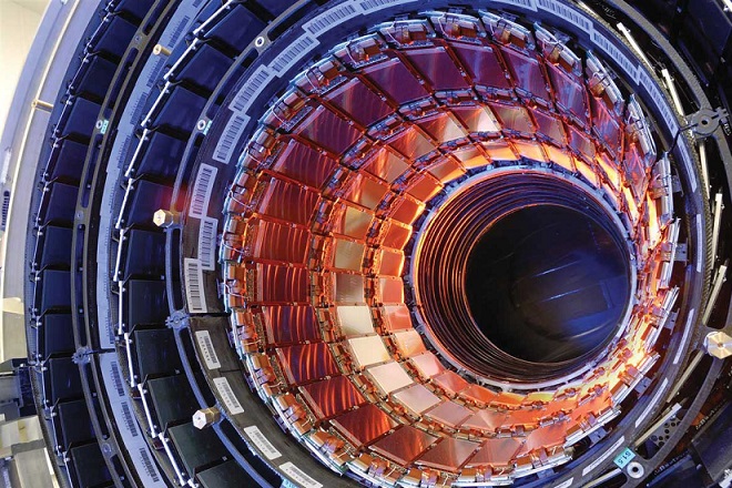 CERN: Ξανά σε λειτουργία ο Μεγάλος Επιταχυντής Αδρονίων