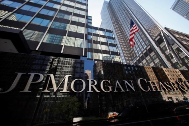 Reuters: Goldman Sachs και JP Morgan σκέπτονται να αγοράσουν ελληνικά ομόλογα