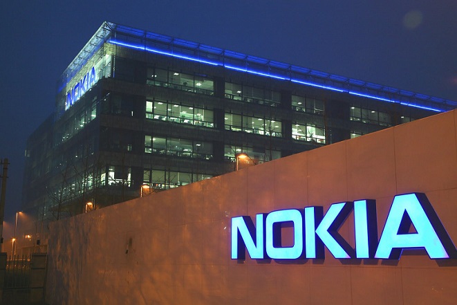 Nokia: Σε συζητήσεις για εξαγορά της γαλλικής Alcatel