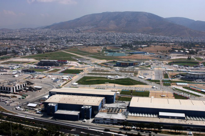 Reuters: Η Αθήνα επιδιώκει να αλλάξει τη συμφωνία για τα αεροδρόμια
