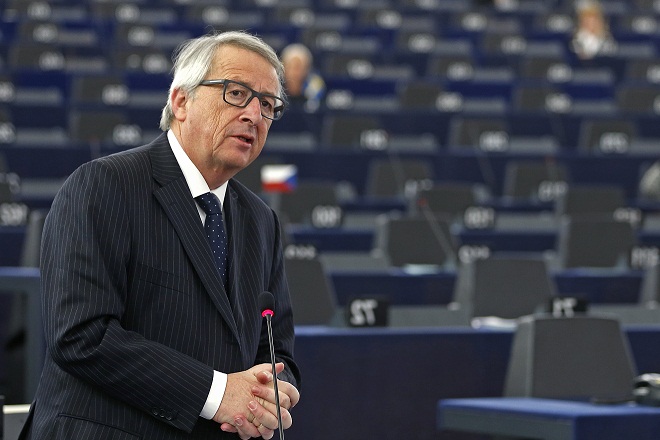 Απίστευτη δήλωση Γιούνκερ: Η ΕΕ είναι λιγότερο μαχητική από μια ορδή από κότες