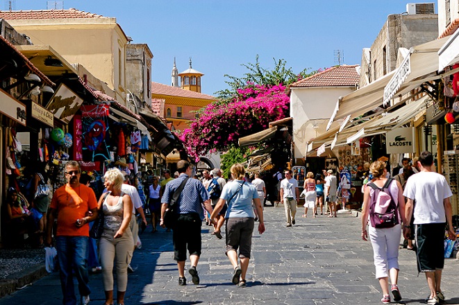 Έσπασε τα κοντέρ των αφίξεων ο ελληνικός τουρισμός