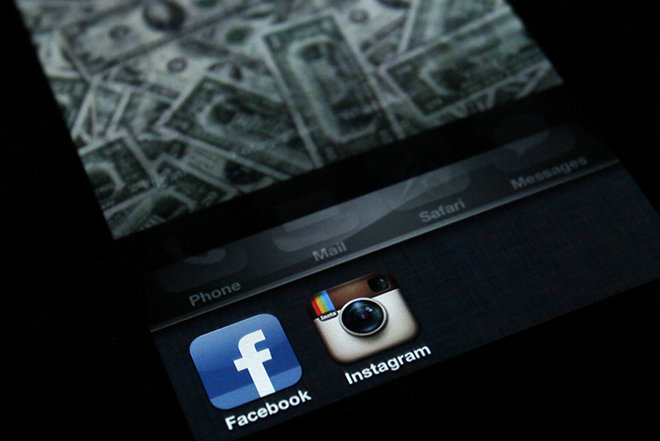 Οι φτωχοί στο Facebook, οι πλούσιοι στο Instagram