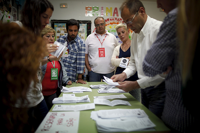 Τεράστιες εκλογικές απώλειες για το Λαϊκό Κόμμα στην Ισπανία