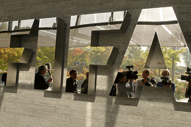 Χειροπέδες στη FIFA από το FBI