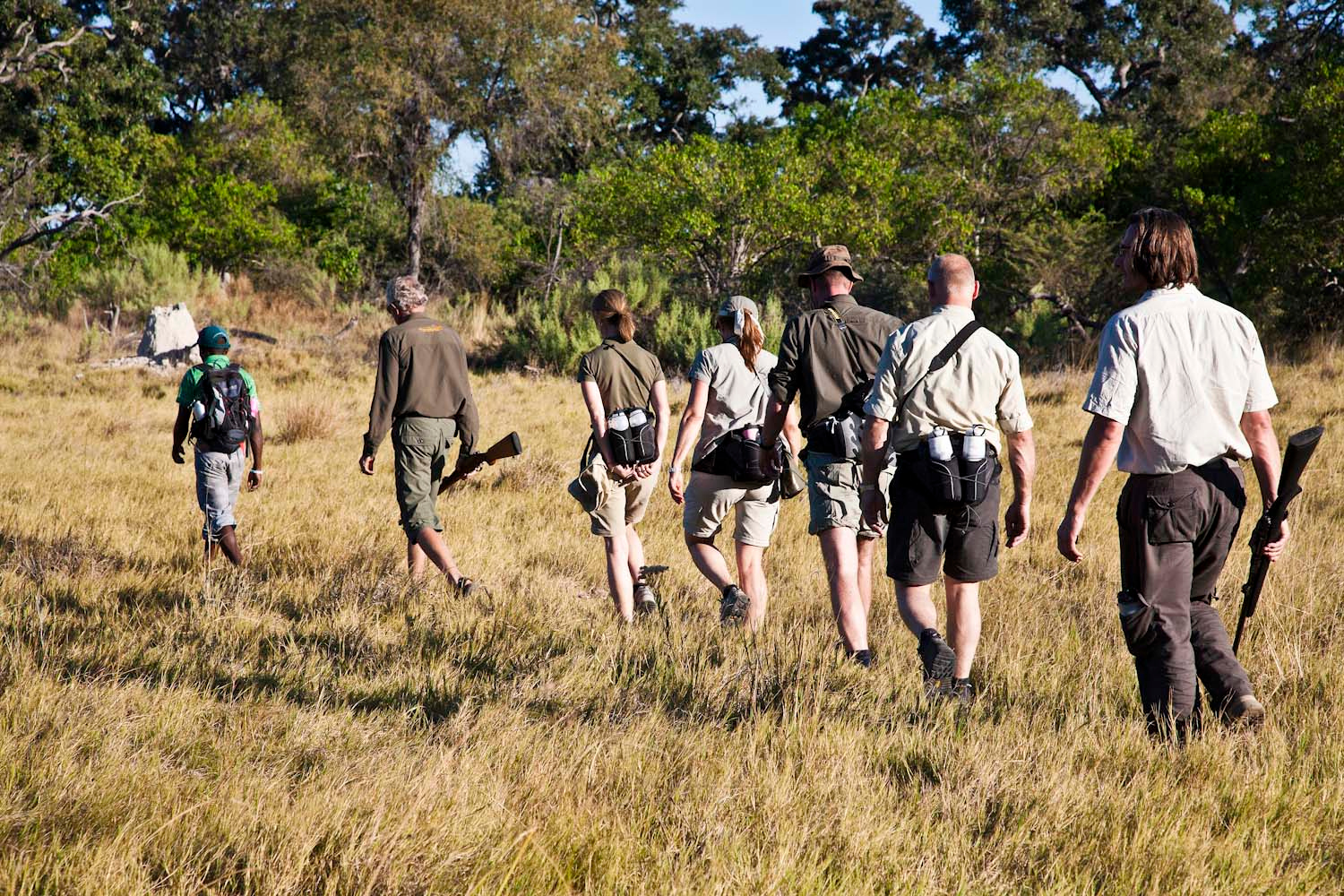 Travellers guide. Кения сафари. Walk Safari Алматы. Safari Guide. Руанда путешествие.