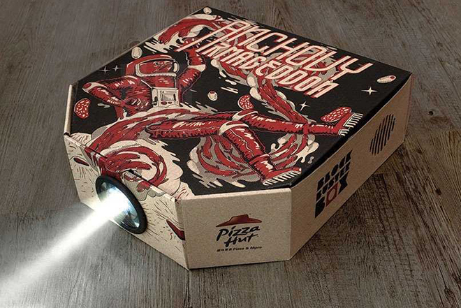 Το μαγικό κουτί της Pizza Hut που μετατρέπεται σε προτζέκτορα για smartphones