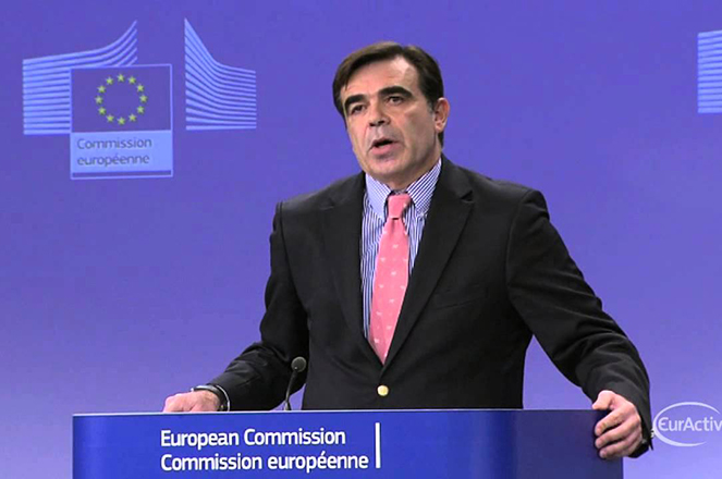 Ο εκπρόσωπος της Κομισιόν «αδειάζει» τα «βαθιά λαρύγγια» της ΕΕ