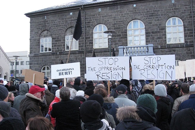 Independent: H Ισλανδία δεν έσωσε τις τράπεζες, έβαλε φυλακή τους τραπεζίτες