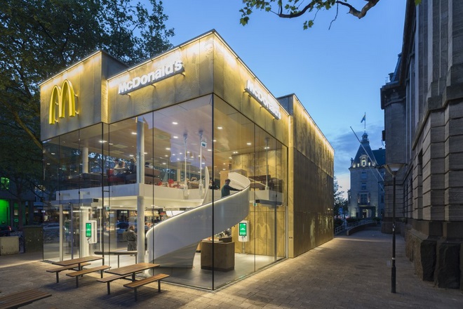 Το νέο εστιατόριο των McDonald’s που μοιάζει βγαλμένο απ’ το μέλλον