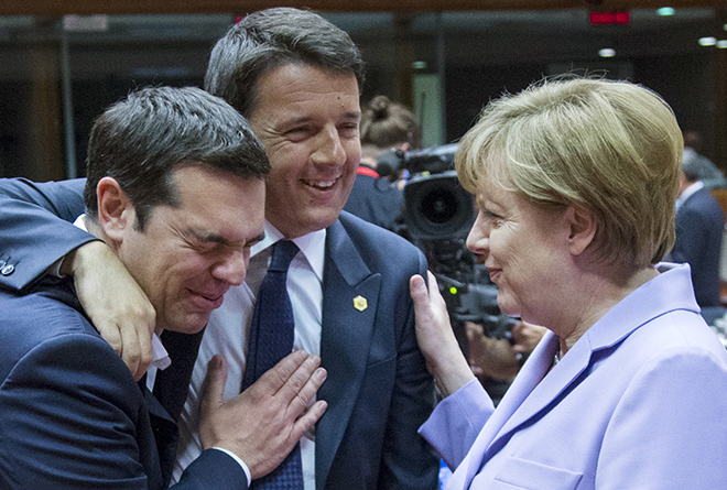 Γέλια κι αγκαλιές από Τσίπρα, Μέρκελ και Ρέντσι στη Σύνοδο Κορυφής