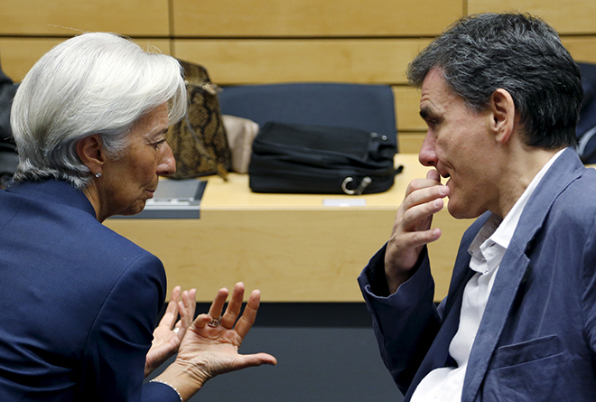 To ΔΝΤ βάζει αποφασιστικά το ζήτημα του ελληνικού χρέους στο τραπέζι