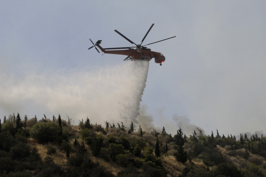 Πύρινα μέτωπα σε πολλές περιοχές της Ελλάδας