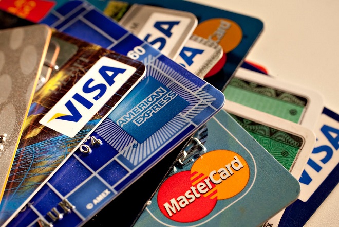 ΙΟΒΕ: «Ένεση» στα έσοδα του ΦΠΑ οι πιστωτικές κάρτες