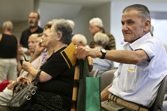 Μειώνονται οι συντάξεις του ΙΚΑ αναδρομικά από τα τέλη Αυγούστου