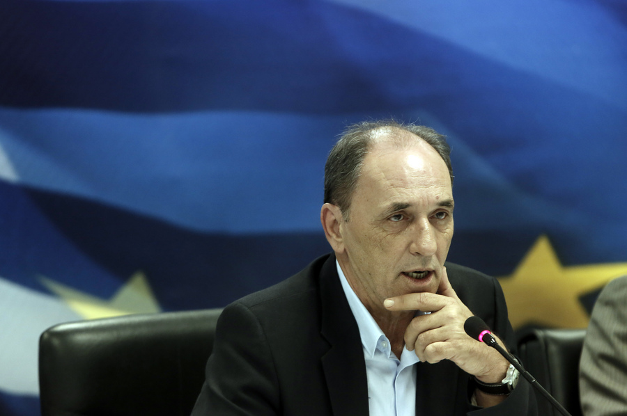 Ο Γιώργος Σταθάκης υπόσχεται άρση των τραπεζικών περιορισμών «πολύ σύντομα»