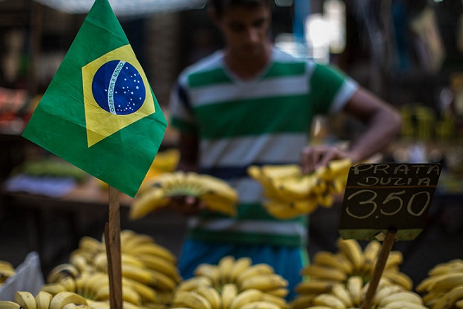 Η Βραζιλία διολισθαίνει στην ύφεση