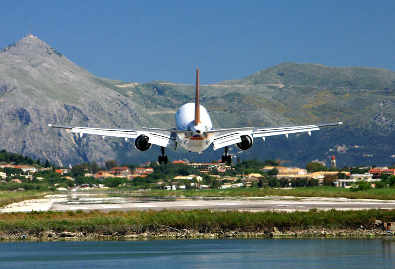 Δημοψήφισμα για 4 αεροδρόμια ετοιμάζει η Περιφέρεια Ιονίων Νήσων