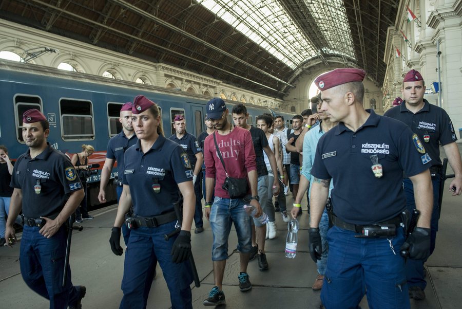 Βαθαίνει το χάσμα στην Ευρώπη (και) για το μεταναστευτικό