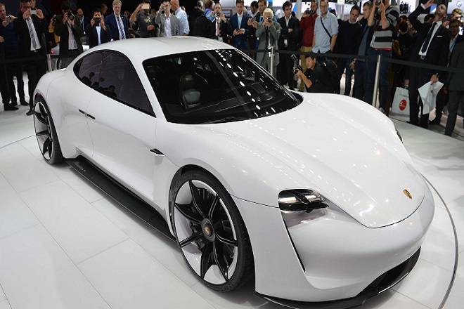 Porsche Mission E: Η νέα των ηλεκτροκινήτων αυτοκινήτων