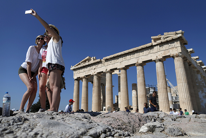 DW: Προς νέο ρεκόρ η τουριστική κίνηση φέτος στην Ελλάδα