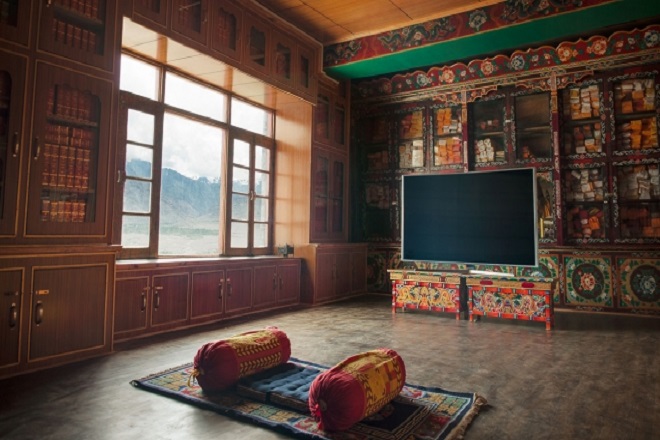 Η Samsung σας στέλνει να δείτε τηλεόραση επί πληρωμή σε μοναστήρι των Ιμαλαΐων