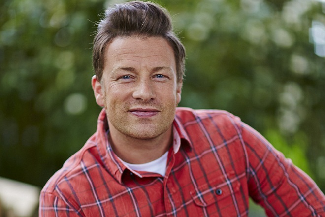 «Κόντρα» για τα φιλοδωρήματα στα εστιατόρια του Jamie Oliver