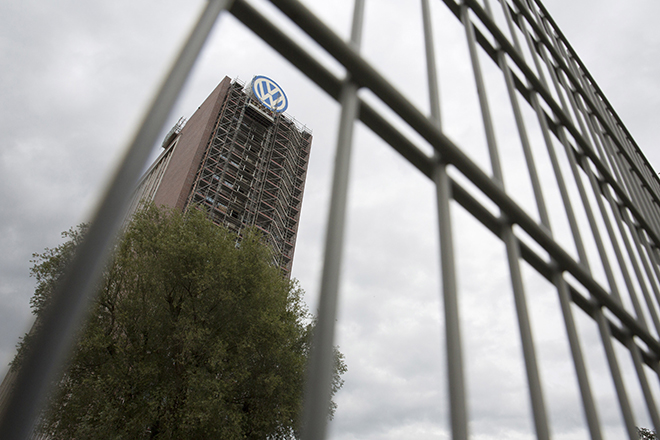 Γιατί η VW αποζημιώνει με 5.000 δολάρια τους πελάτες της