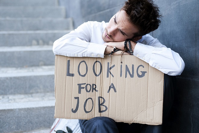 Η Ελλάδα εξακολουθεί να έχει τη «μαύρη» πρωτιά στην ανεργία