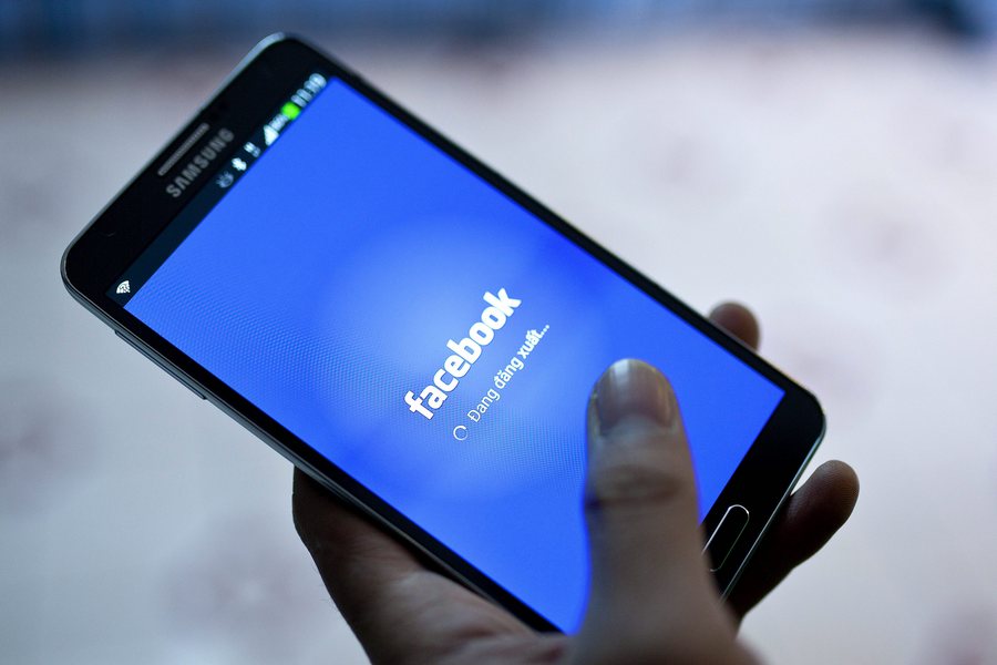 Το Facebook συνεχίζει να τρυπά το «ταβάνι» των εσόδων