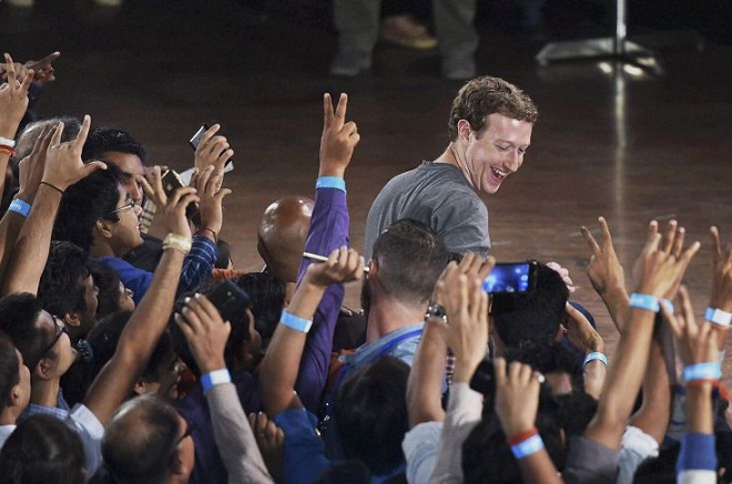 Η Ινδία βάζει «φρένο» στα σχέδια του Facebook για δωρεάν ίντερνετ