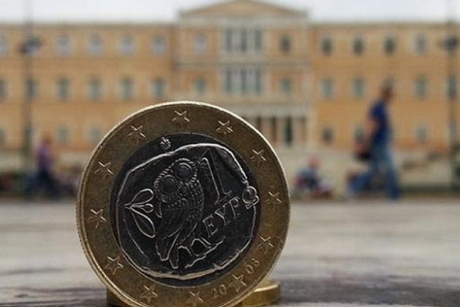 Πάνω από 30 δισ. ευρώ η συρρίκνωση του εισοδήματος των Ελλήνων