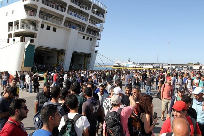 Αποβίβαση σχεδόν 6.000 προσφύγων στο Λιμάνι του Πειραιά