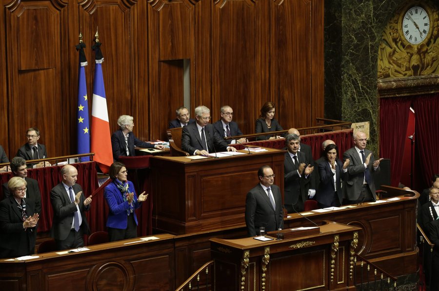 Φρανσουά Ολάντ: Είμαστε σε πόλεμο