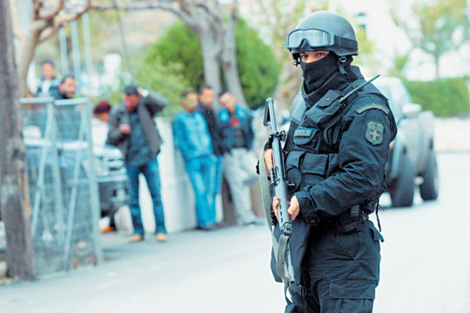 Μέτρα ασφαλείας εξετάζονται και στην Ελλάδα μετά τις τρομοκρατικές επιθέσεις