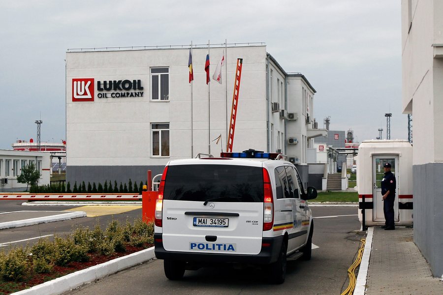 Η ρωσική Lukoil εγκαταλείπει τη Βαλτική