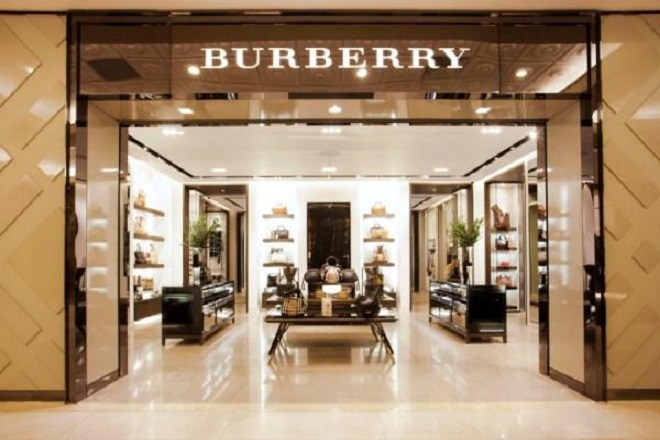 Στα δικαστήρια η Burberry για παραπλανητικές τιμές στις ετικέτες