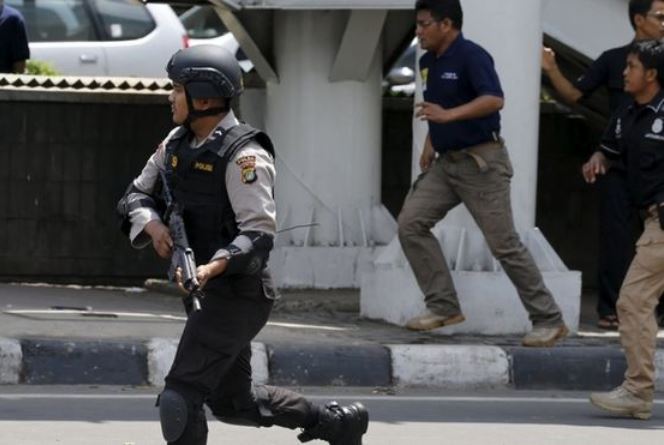 Μπαράζ εκρήξεων στην Τζακάρτα: Δύο πολίτες και πέντε δράστες νεκροί