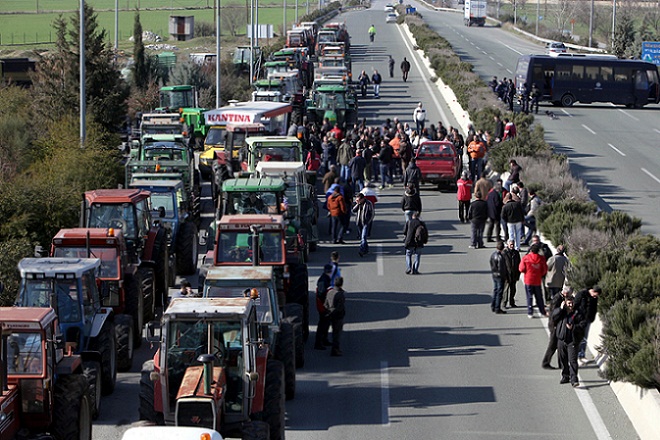 Αμετακίνητοι οι αγρότες ενόψει της συνάντησης με τον πρωθυπουργό