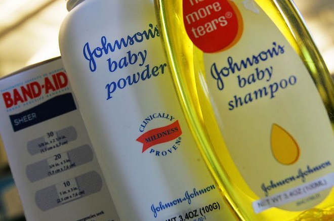 Johnson & Johnson: «Καμπάνα» 72 εκατ. δολαρίων λόγω θανάτου από καρκίνο