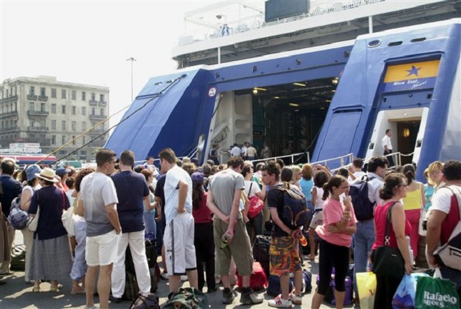 Αυξημένη η επιβατική κίνηση στα λιμάνια εν όψει τριημέρου