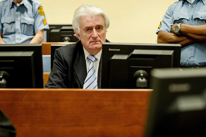 Ένοχος κρίθηκε ο Κάρατζιτς για τη γενοκτονία στη Σρεμπρένιτσα