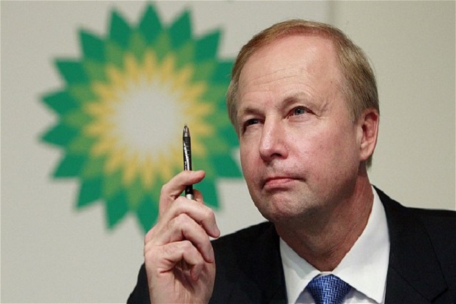«Κούρεμα» στον μισθό του CEO της BP