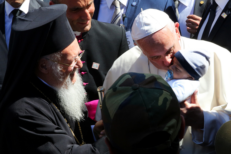 Μήνυμα Πάπα Φραγκίσκου: Ως προσκυνητής στις πηγές της ανθρωπιάς, θα ξαναπάω στη Λέσβο