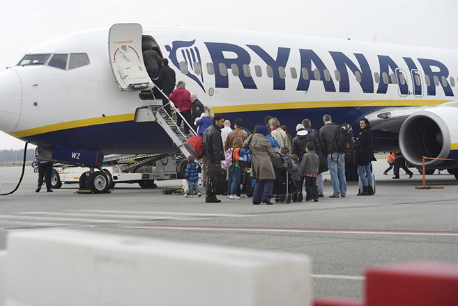 Φτηνά εισιτήρια για τη Βρετανία ενόψει δημοψηφίσματος από την Ryanair