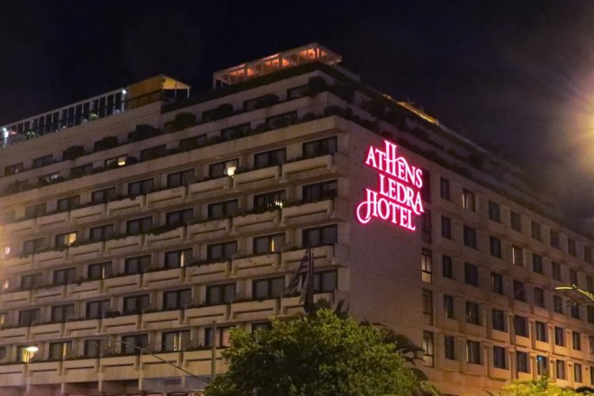 H ιστορία του Athens Ledra που βγαίνει σε πλειστηριασμό