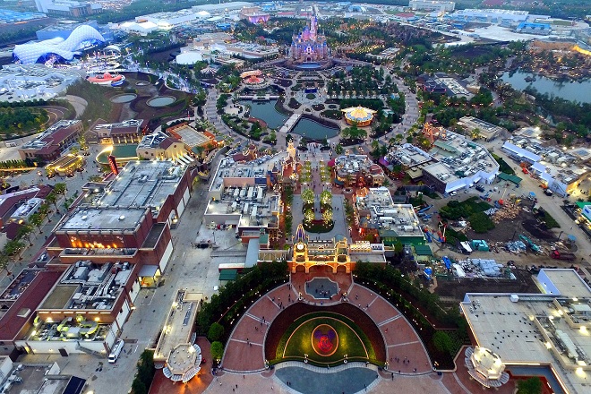 Άνοιξε τις πύλες του το πρώτο πάρκο της Disney στην Κίνα