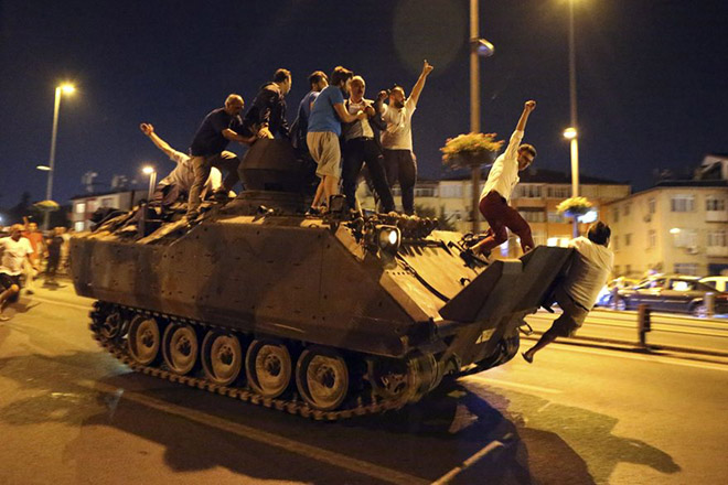 Αποτυχημένη απόπειρα πραξικοπήματος στην Τουρκία – Ο Ερντογάν ανακτά τον έλεγχο